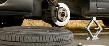 Hướng dẫn thay lốp xe ô tô đúng cách ai cũng làm được