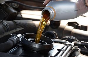 Nên thay dầu nhớt ô tô bao lâu một lần?