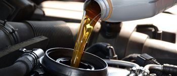 Nên thay dầu nhớt ô tô bao lâu một lần?